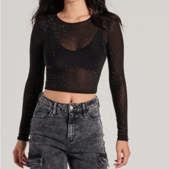 Windsor Tops - NWT Windsor feel the heat stone cropped top - S black